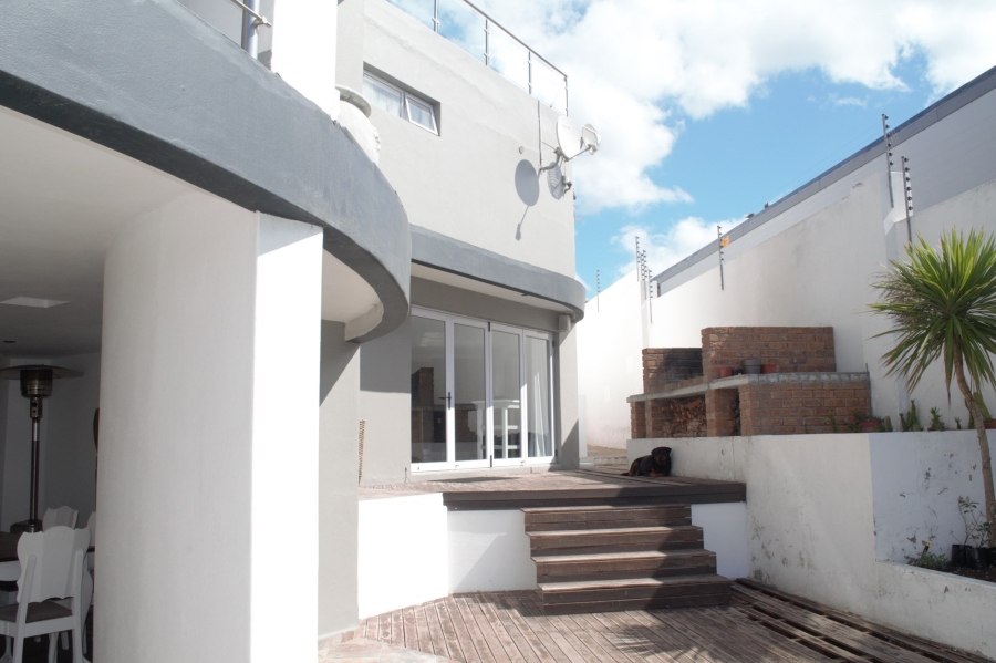 6 Bedroom Property for Sale in Perlemoenbaai Western Cape